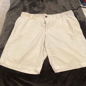 🩳mens size 38 Under Armour light tan performance shorts